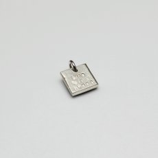 画像4: 職人が一文字づつ打刻する ハンドメイドのメッセージペンダント 12mm×12mm (4)