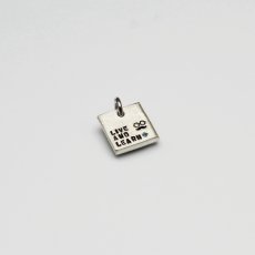 画像1: 職人が一文字づつ打刻する ハンドメイドのメッセージペンダント 12mm×12mm (1)