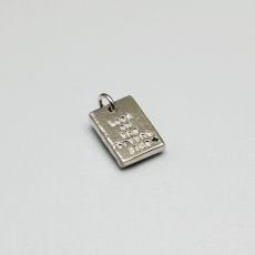 画像2: 職人が一文字づつ打刻する ハンドメイドのメッセージペンダント 12mm×17mm (2)