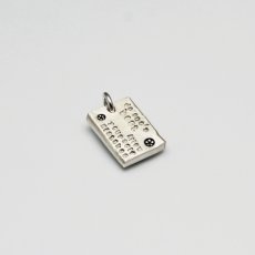 画像1: 職人が一文字づつ打刻する ハンドメイドのメッセージペンダント 12mm×17mm (1)