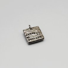 画像4: 職人が一文字づつ打刻する ハンドメイドのメッセージペンダント 15mm×15mm (4)